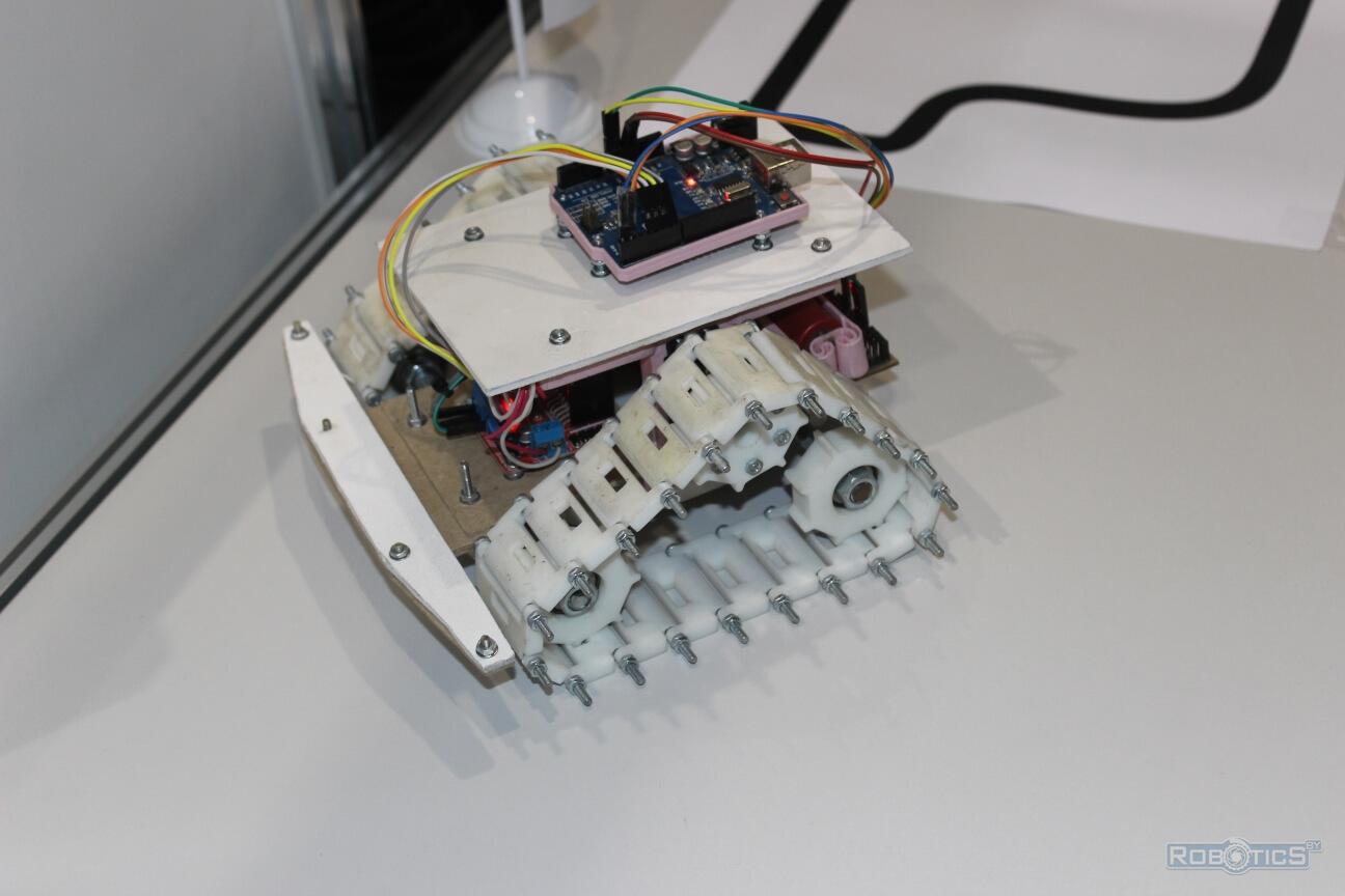 Мобильный робот  на гусеничном шасси от ФИТР БНТУ на выставке "ТИБО-2019"