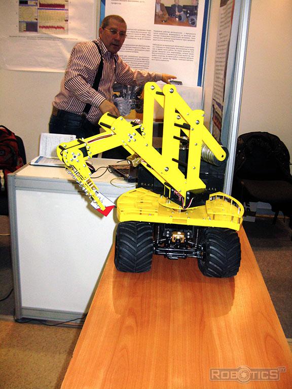 The robot manipulator on self-propelled chassis, participate in the program «Марс-500».