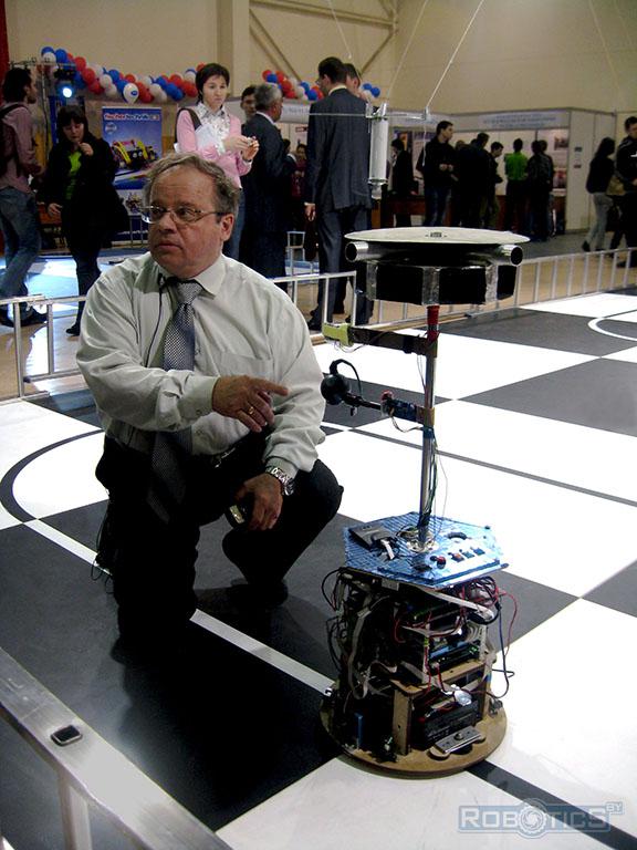 Robot for driving under the Research Institute of Mechanics, Moscow State University.