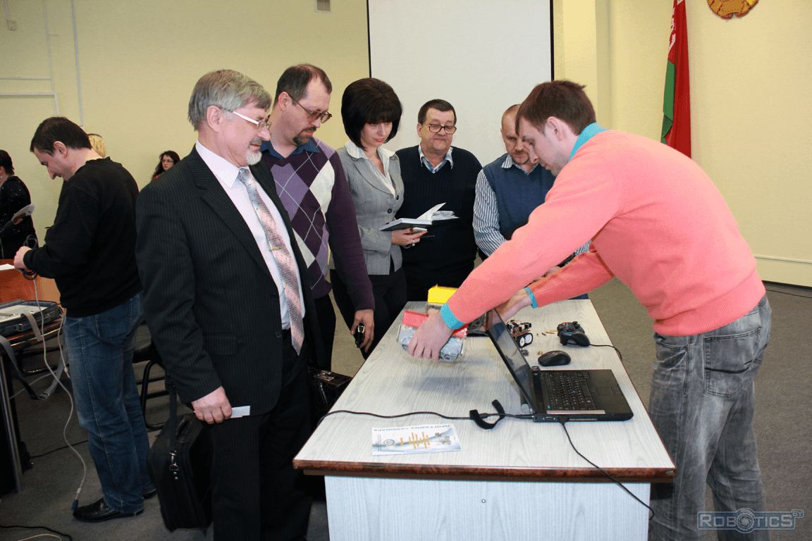 Знакомство преподавателей дополнительного образования с робототехническими наборами сектора робототехники ОИПИ НАН Беларуси