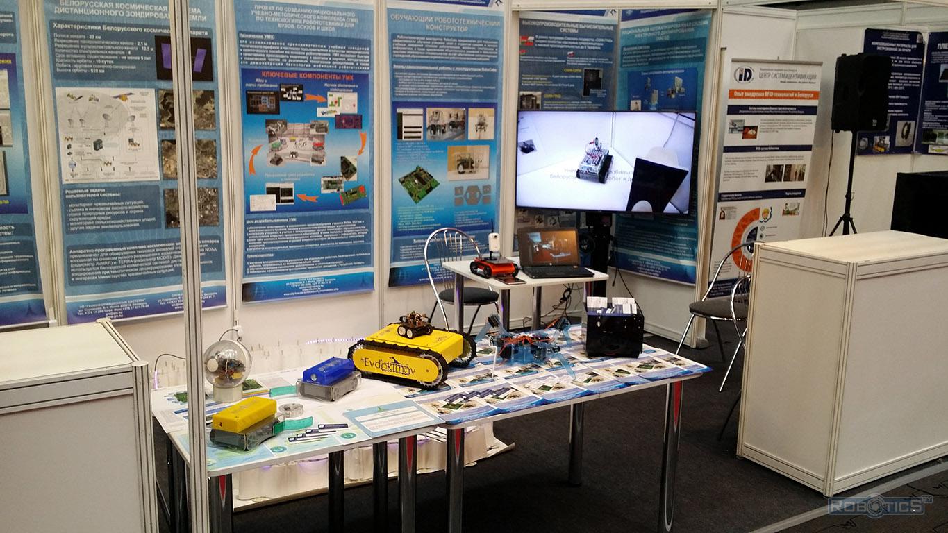 Demonstration of robots in the sector of robotics exhibition stand.