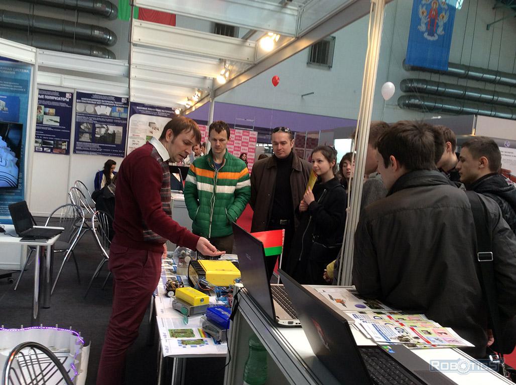 Work on the stand of the National Academy of Sciences of of Belarus with the visitors.