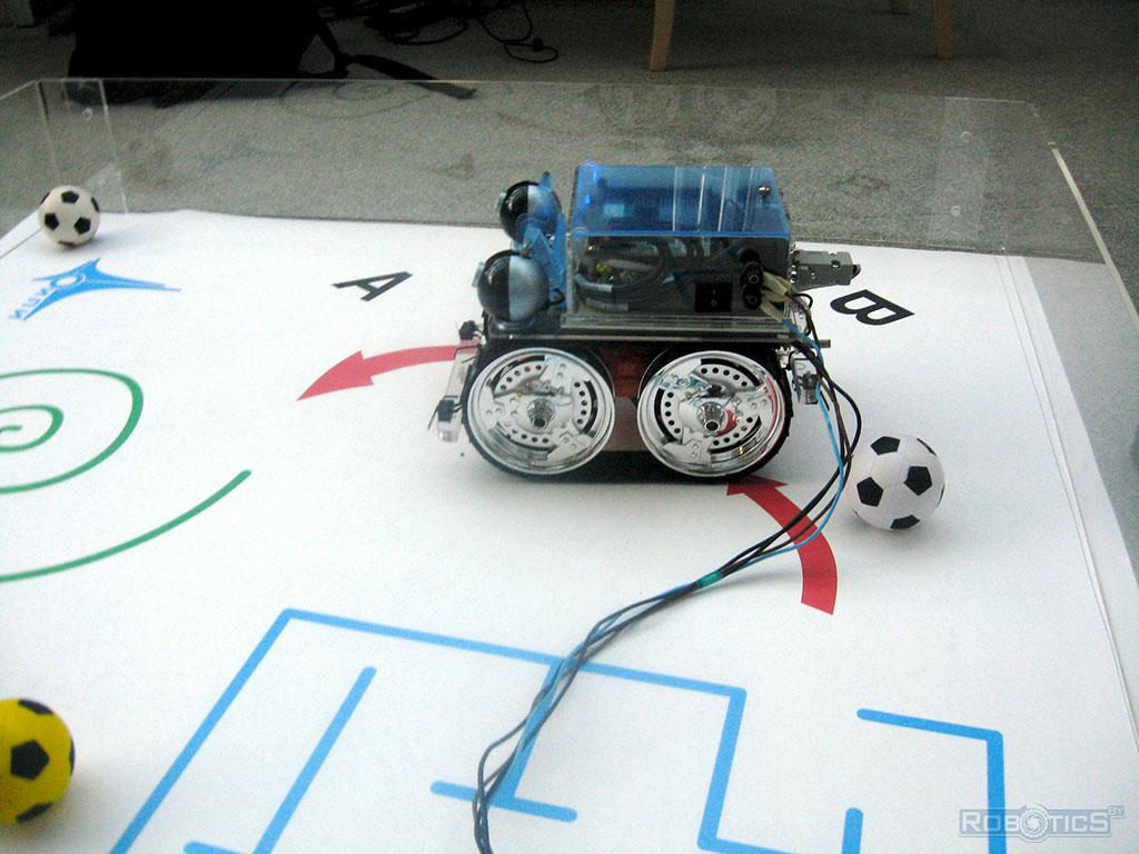 Автономный мобильный робот для мониторинга помещений.