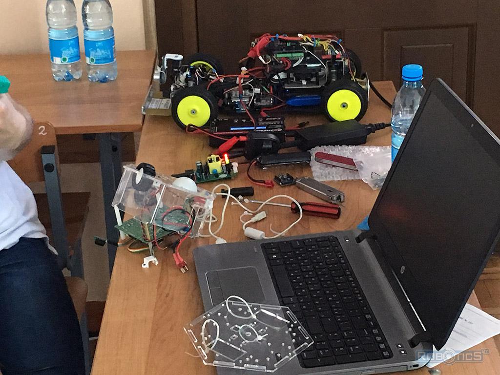 Building a robot 'RoboCake Student'.